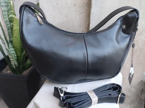 Cartera media luna Amayra 