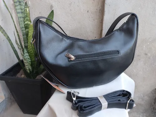 Cartera media luna Amayra  2