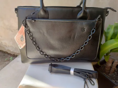 Cartera Amayra negra con detalle cadena 3
