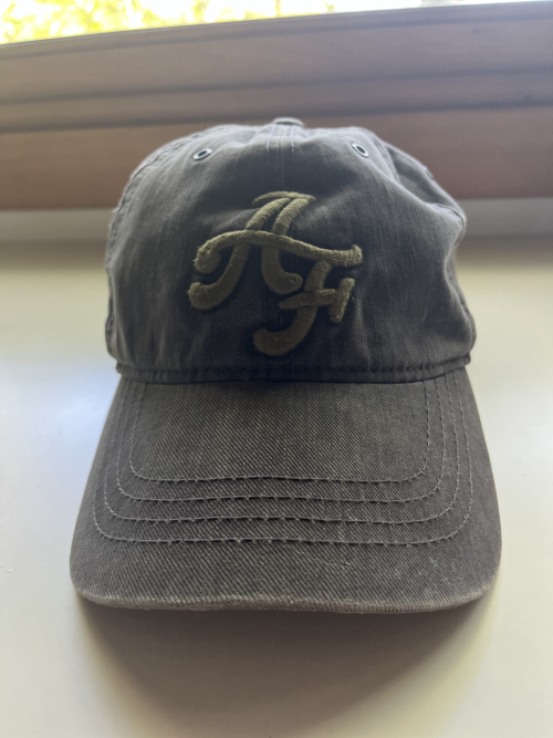 Gorra gris (ABERCROMBIE)