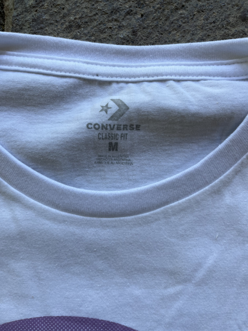 Remera blanca estampada (CONVERS) 2