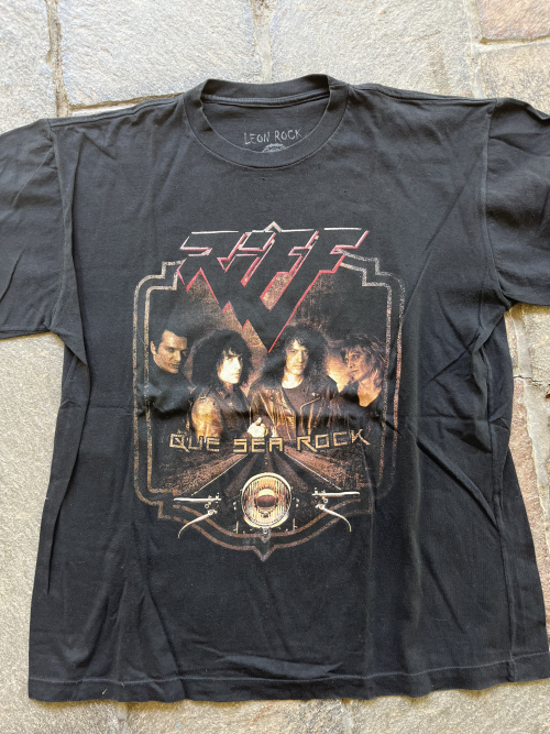 Remera negra estampada (LEON ROCK)