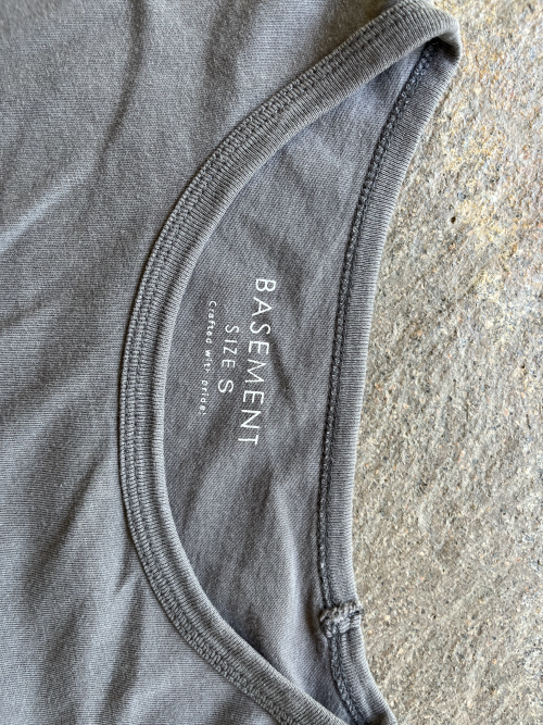 Remera gris (BASEMENT) 2