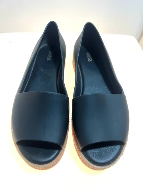 Zapatos de goma negros Marca: MELLISA