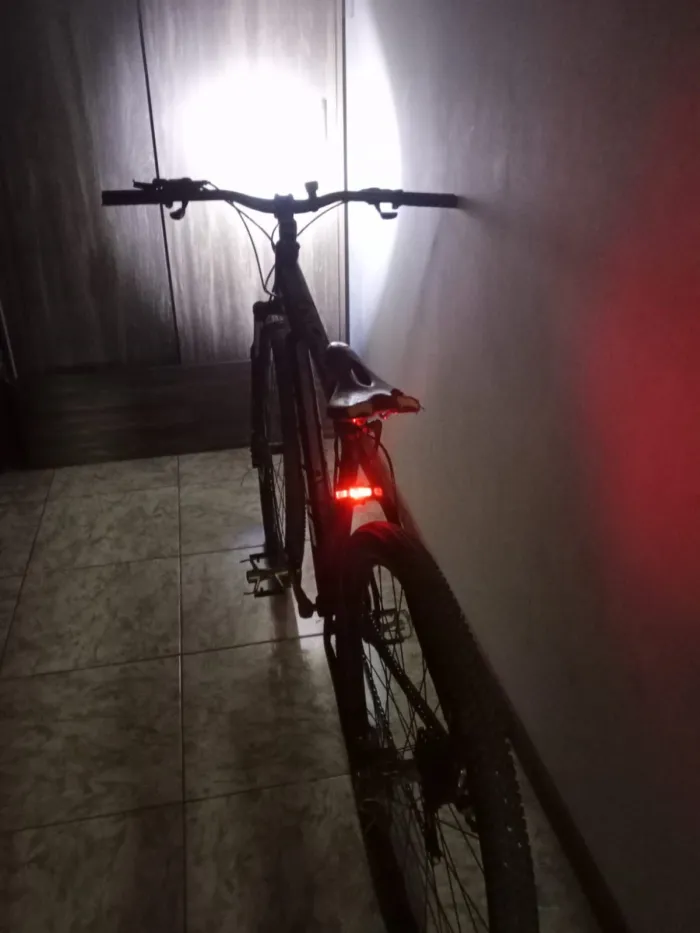 Luz led para bici recargable  2