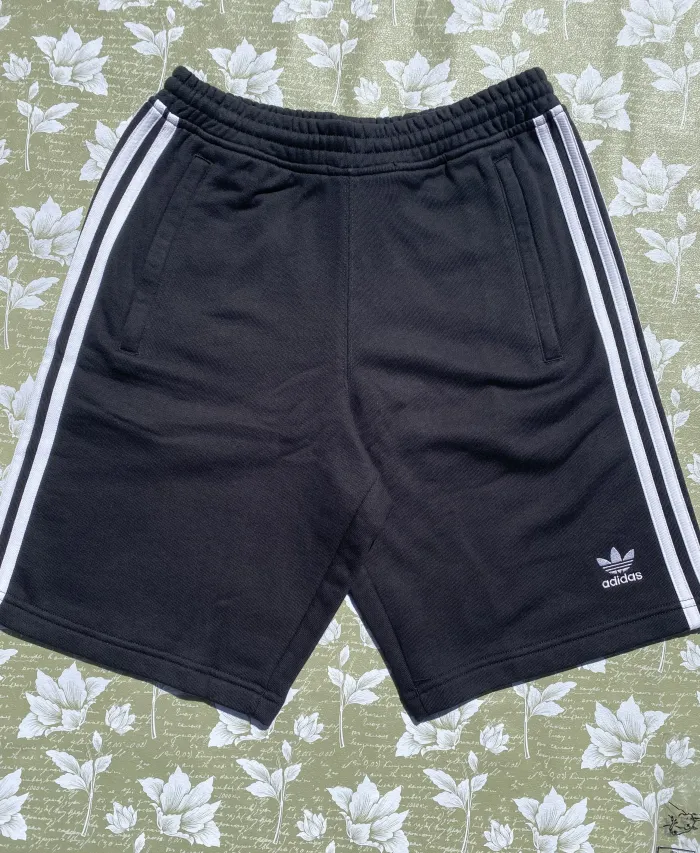 Bermuda Adidas ⚫️⚪️