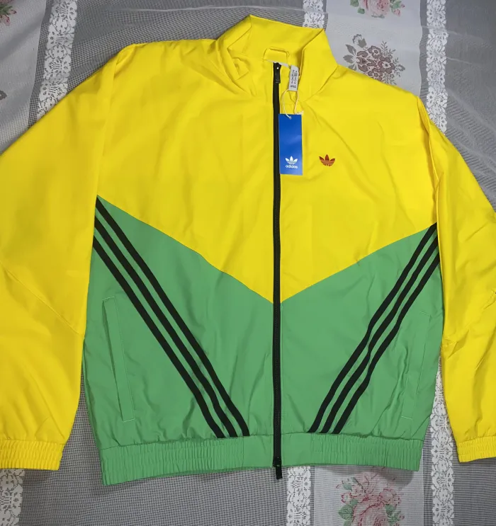 Campera Adidas🟡🟢