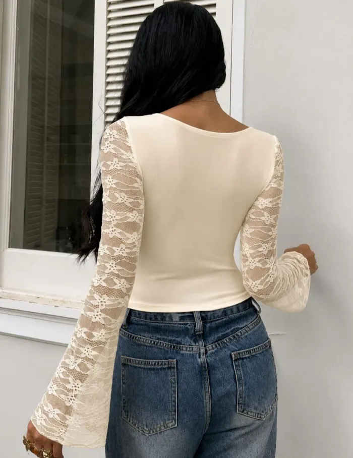 SHEIN Frenchy Top ajustado con paneles de encaje a 2