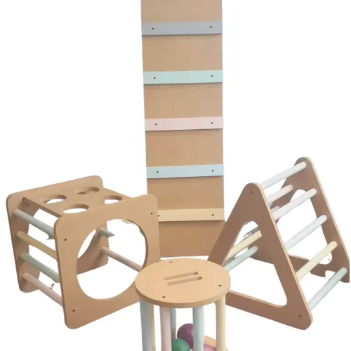 Plaza sensorial Montessori: rampa+cubo+triángulo