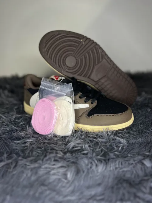 Travis Scott X AIR JORDAN 1 LOW 'MOCHA' (LEER DESC