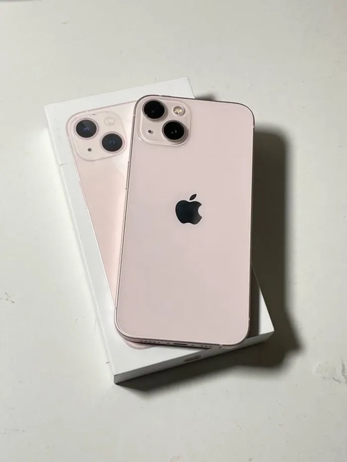 iPhone 13 128GB US$380