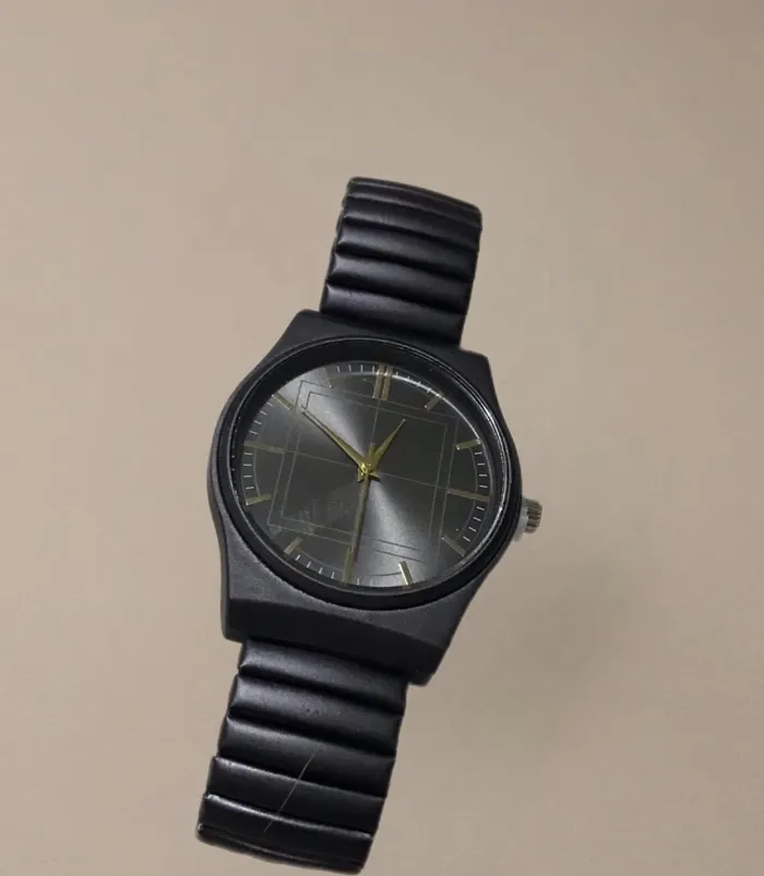 Reloj malla elastica en color negro con dorado