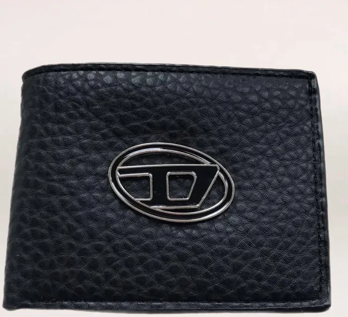 Billetera diesel en cuero negro