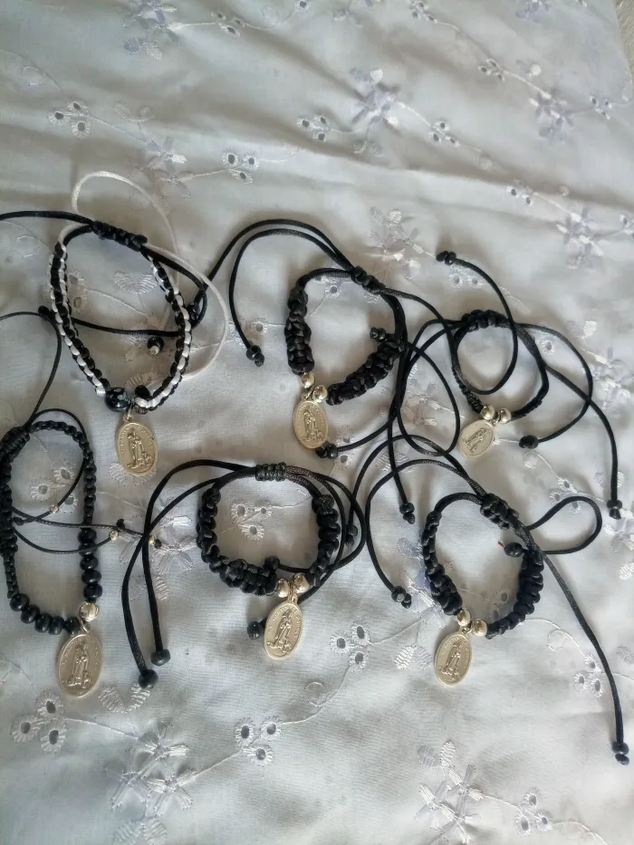 Pulseras macramé con hilos de seda