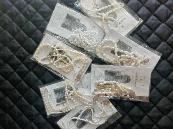 ROSARIOS BLANCOS NACARADOS