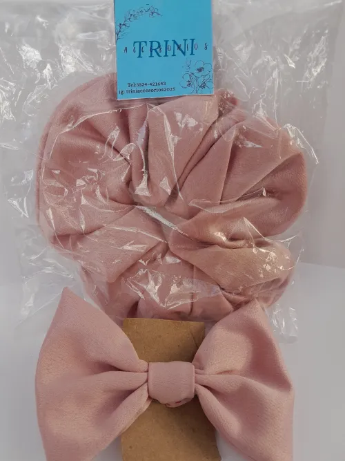 Par de scrunchies más moños 