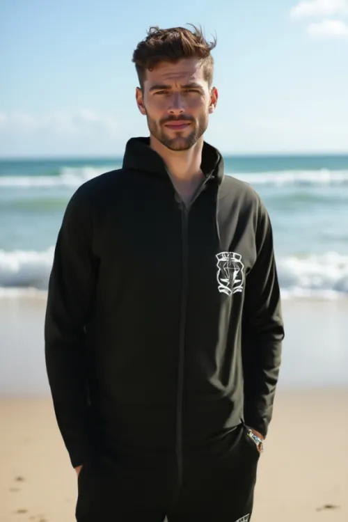 CAMPERA DE LYCRA CON FRIZA NEGRA.