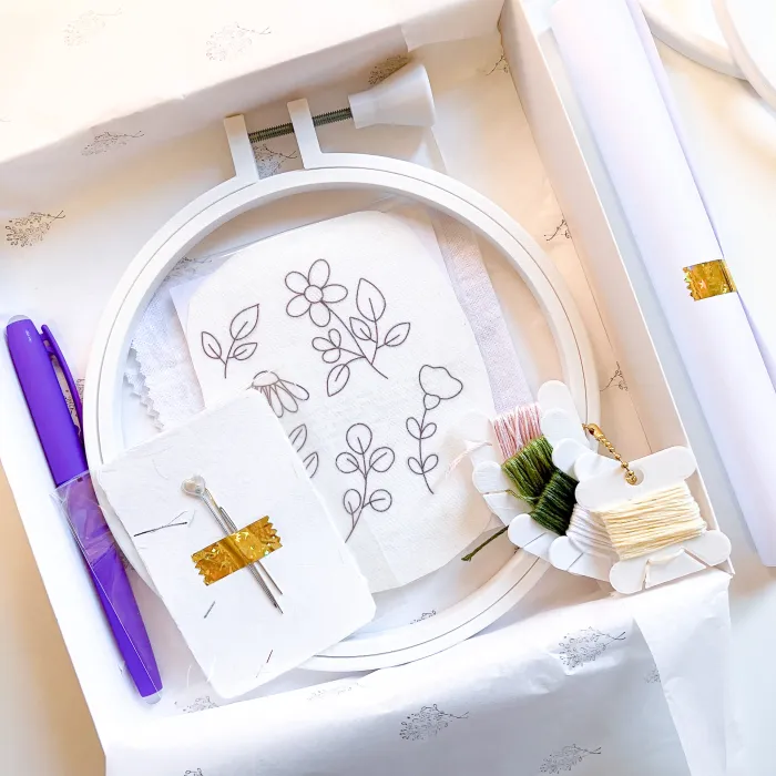 Kit Bordado Completo Floral + Bastidor 16cm