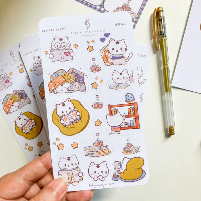 Hoja 18 Stickers Gatitos Lectores Kawaii Libros Lectura S062