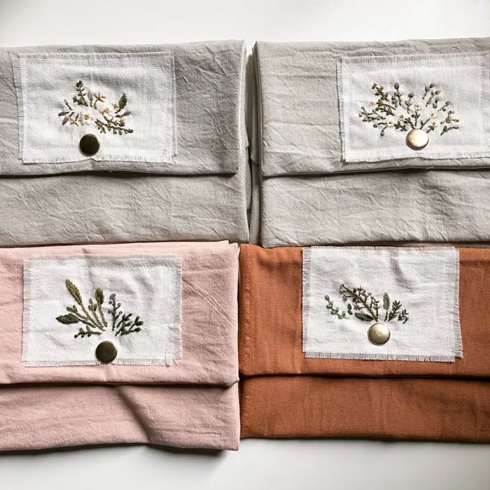 Cartuchera bordada a mano Piezas únicas