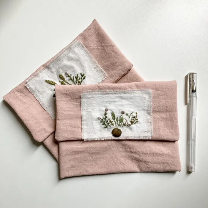 Cartuchera bordada a mano Piezas únicas 2