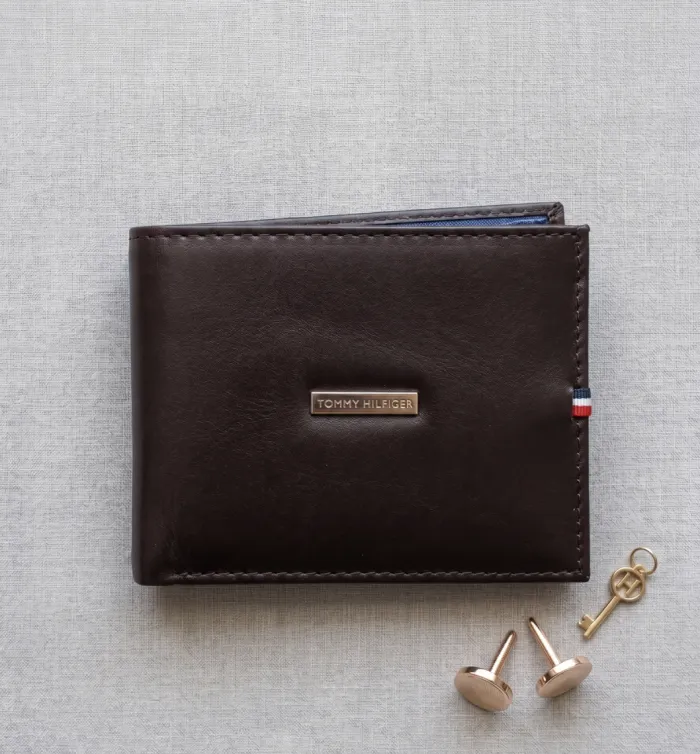 Billetera de cuero Tommy Hilfiger.