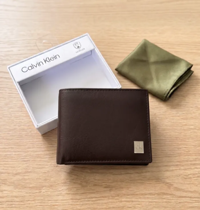 Cartera de cuero marrón oscuro Calvin Klein