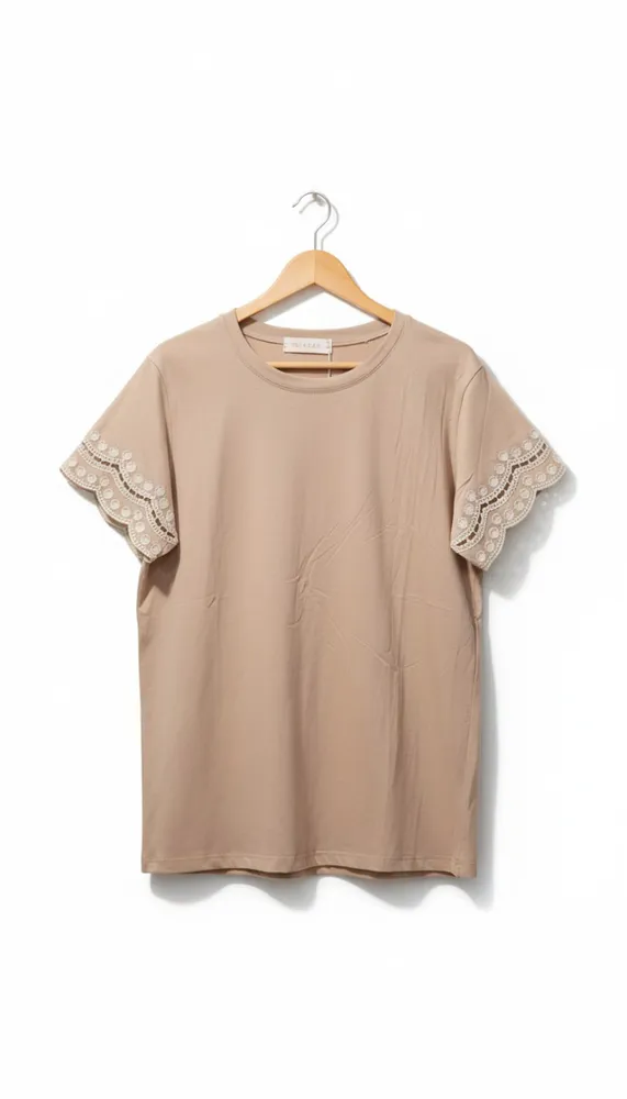 Remera Básica con detalles en mangas plus size