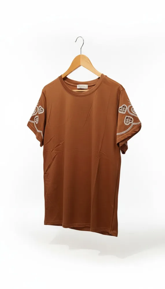 Remera Básica con detalles en mangas plus size