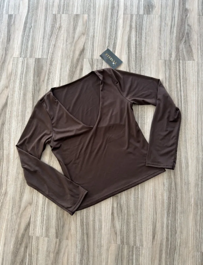 Remera escote V