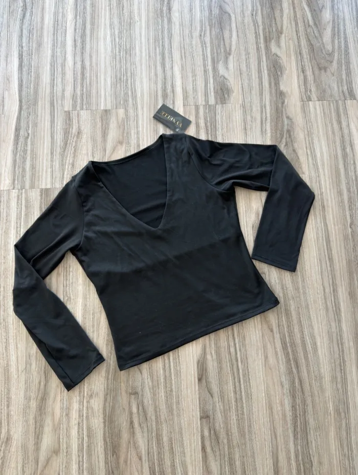 Remera escote V